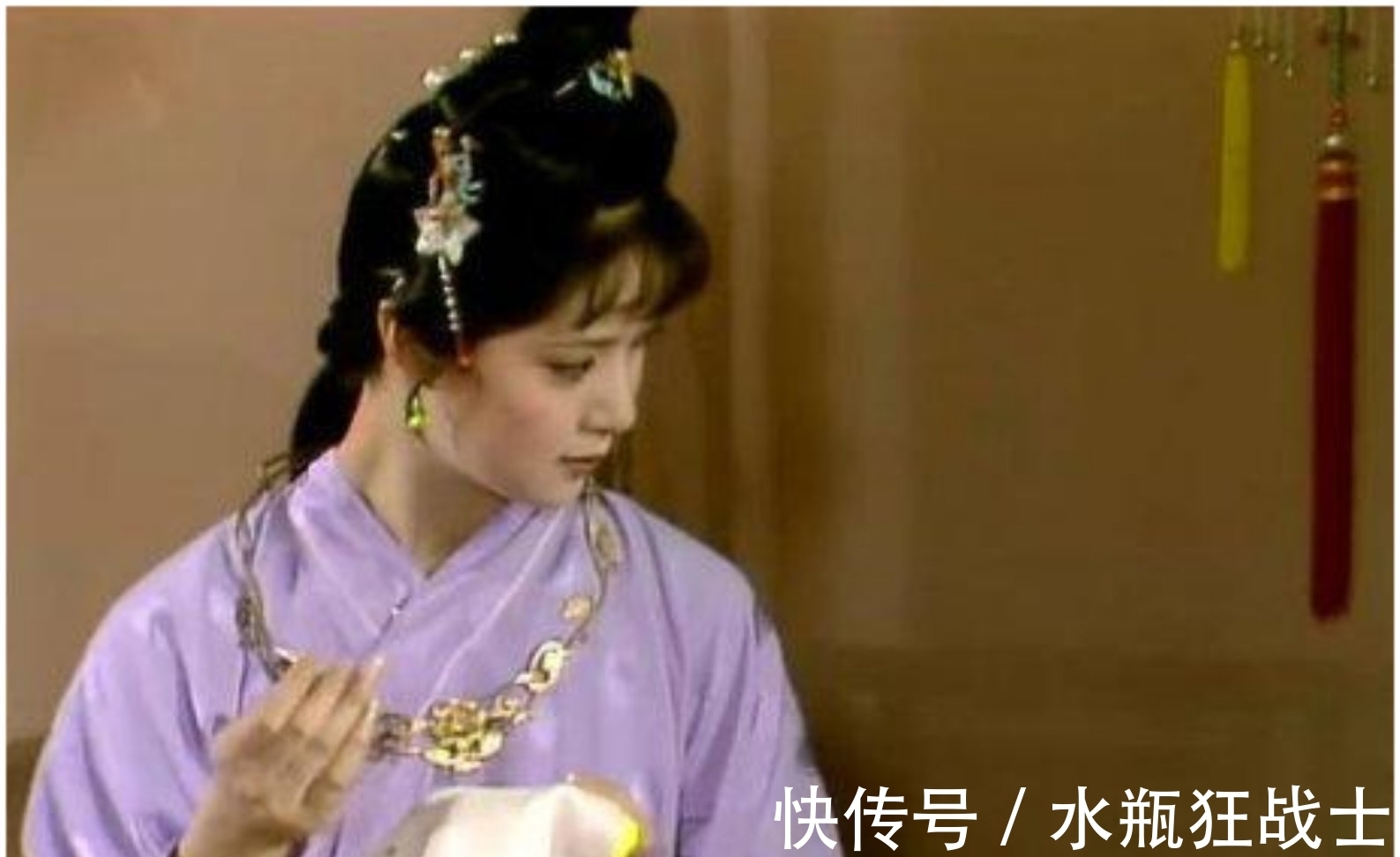 红楼梦$少奶奶睡觉被下人窥视,表弟睡觉表姐强行闯入,贾府早已乱了章法