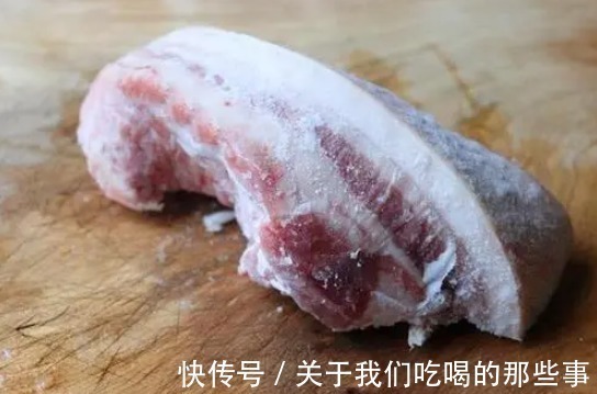 无论什么肉,就算冻得再硬,学会这个方法,10分钟解冻,口感鲜嫩