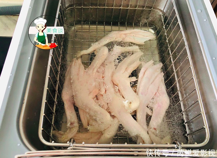 Á¹°èѼצ´Ë×ö·¨£¬ÏÊÏãÈëζ£¬Ô½³ÔÔ½Ï㣬ºÃ³Ôµ½ÌòÊÖÖ¸£¬¼ÒÈ˶¼°®³Ô