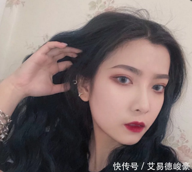 买素|想要买素颜显白的口红?别乱买了,你要学会去挑