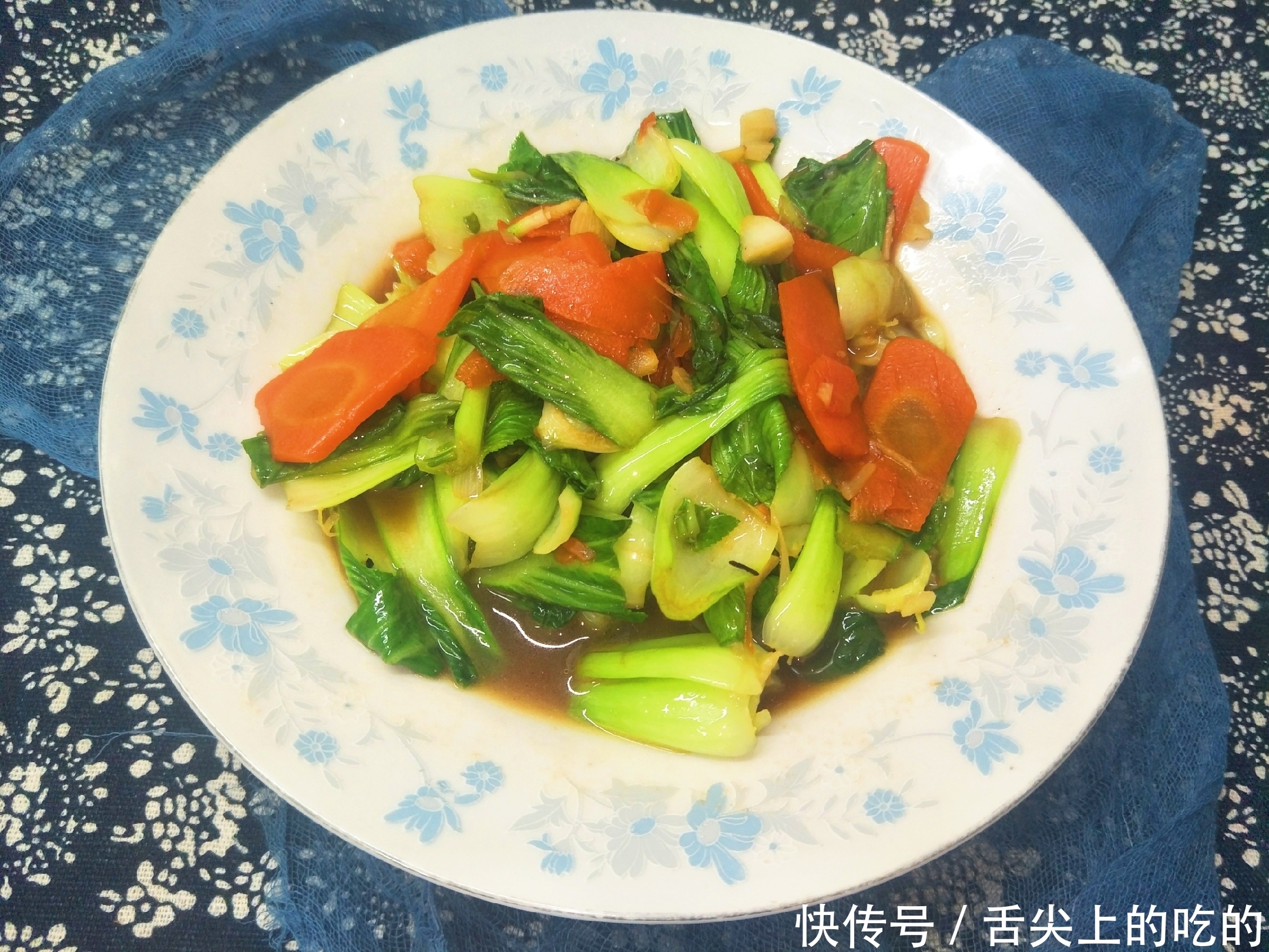  家常菜|家常菜谱，炒油菜时，教你好吃做法，油菜清脆爽口