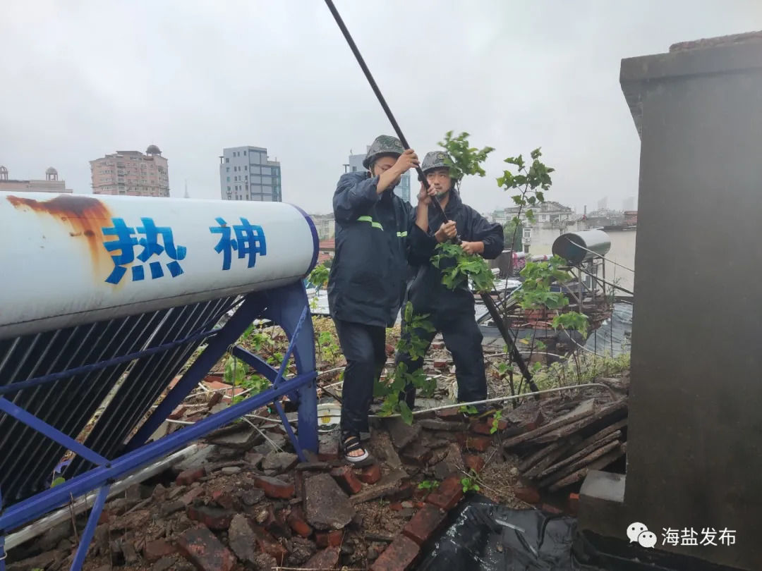 工作人员|海盐：风雨不停，我们不退！