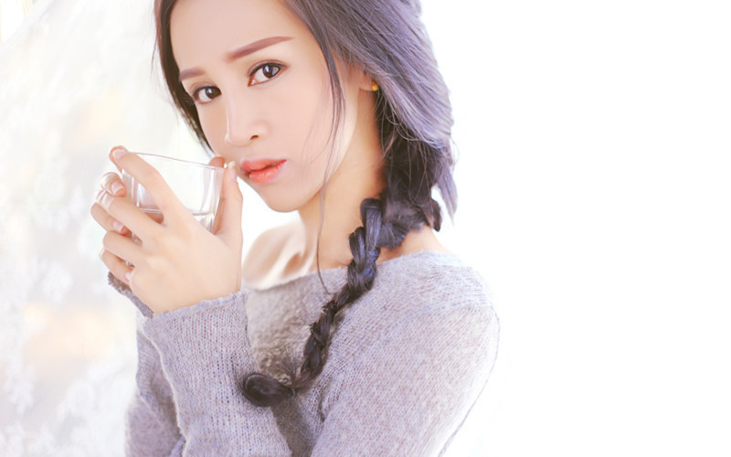 上升|女人睡觉时,床边经常放这些东西,颜值直线上升,素颜也能非常美