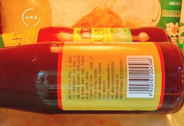 买蚝油时,不管什么品牌,只要瓶身没有“这2个字,”全是假蚝油