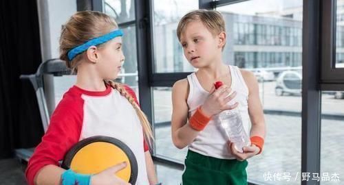 医生|爸爸带娃做亲子鉴定，还没做就被赶出来，医生一看就是你亲生的