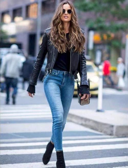 靴子别买太多，今年秋冬有这4双就够了，保暖时髦，还不易撞鞋