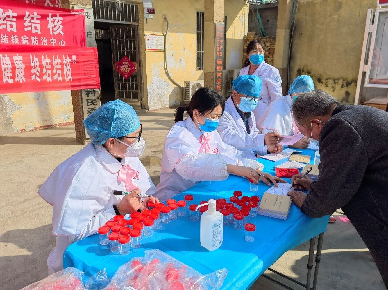 Zaozhuang Yicheng District Center for Disease Control and Prevention and Zaozhuang Chest Hospital carry out TB prevention and control knowledge publicity and free clinic activities