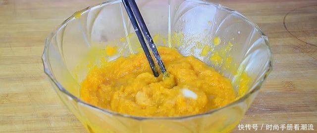 南瓜别会炒着吃了,教你做饼,比买的好吃,营养又卫生