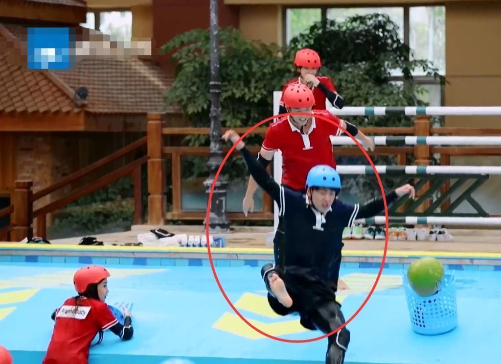 郭麒麟|鄭愷推郭麒麟下水,蔡徐坤的反應(yīng),暴露兩人真實關(guān)系