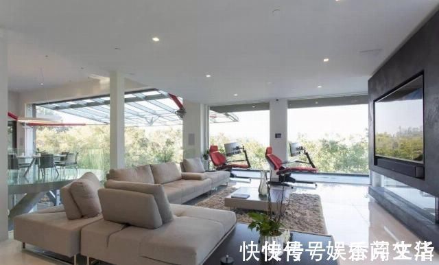 升降板|为了给老公圆梦，她砸7000万耗时三年把家改成“宇宙飞船”，网友这妻子从哪找的