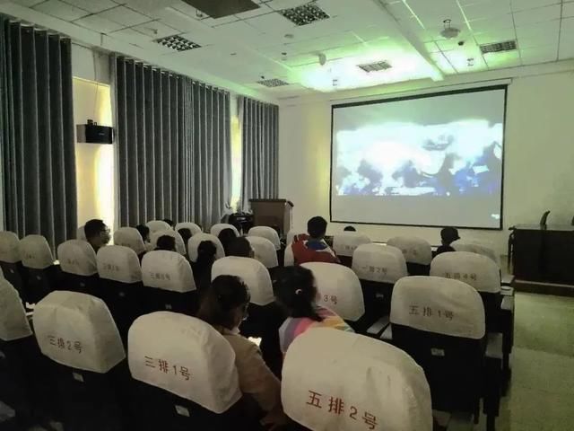 光影|「关注」商河:“百年光影·红色记忆”-庆祝建党百年红色电影展映活动服务基层、浸润人心