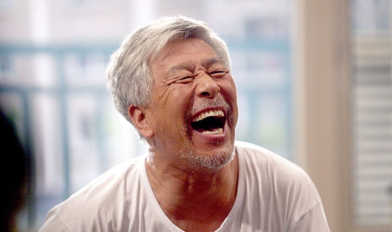 振荣|张洪杰为何75岁仍带着“丑妻”拍戏原来家里养了“一群狼”