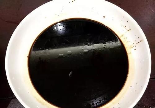 餐饮行业大厨一般都有自己独门制作的二次加工酱油，这是怎么做的，做好后可以保存多久？