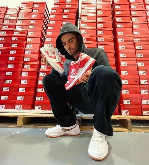 消费者|把RO和芝加哥“抄”成一双鞋的行业里,Drake也是消费者