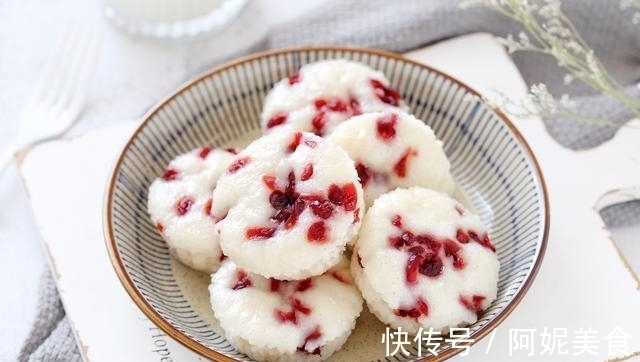 香甜|无需揉面的米发糕，搅一搅、蒸一蒸，香甜Q弹有嚼劲，比馒头简单