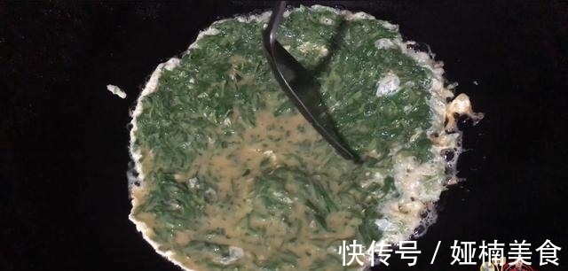 教程|艾草的新吃法,加上5只鸭蛋,下锅一煎比吃肉还香,好吃极了