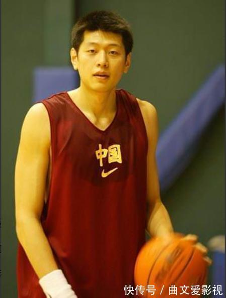 岳父母|游泳名将周雅菲:嫁给中国男篮莫科,同他一起当他前妻父母的孩子