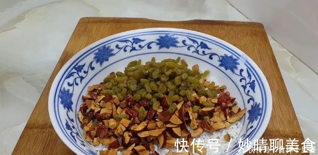 糯米又出新吃法,加2把红枣,个个焦脆又软糯,出锅孩子抢着吃