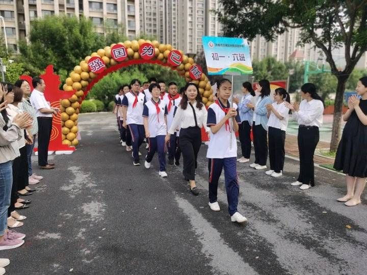 新学期|让青春做主 济南市历城区初级实验中学举行新学期开学典礼