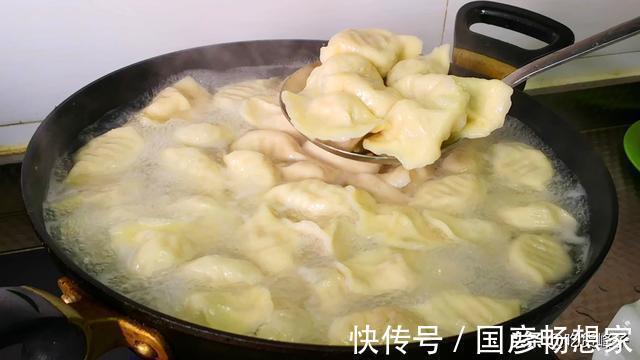 秋天吃饺子,就馋这个馅,再贵也要吃,比韭菜和白菜都鲜,太香了