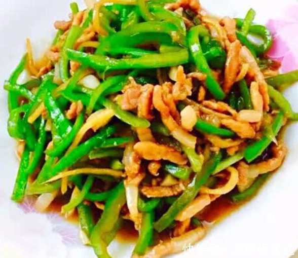  家常菜|肉丝滑嫩，青椒爽口，百吃不厌得家常菜，孩子最爱吃了呢
