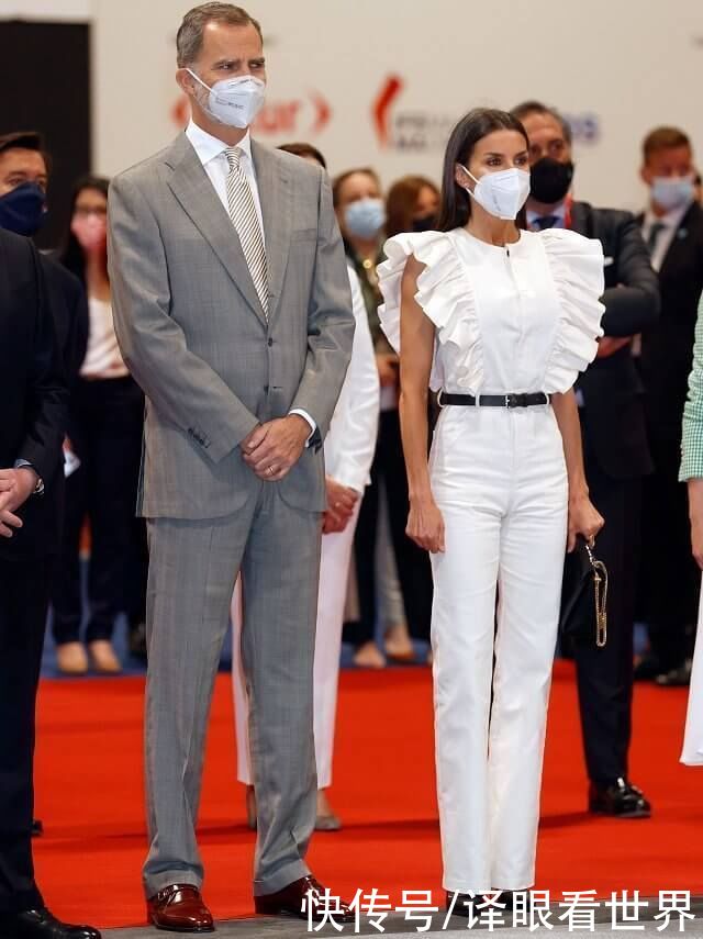 西班牙王后轻松美翻，着千元荷叶边连体裤，完胜穿万元格裙的凯特