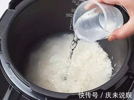 技巧|蒸米饭不要只懂加水，牢记2个技巧，蒸出的米饭更好吃，特别实用