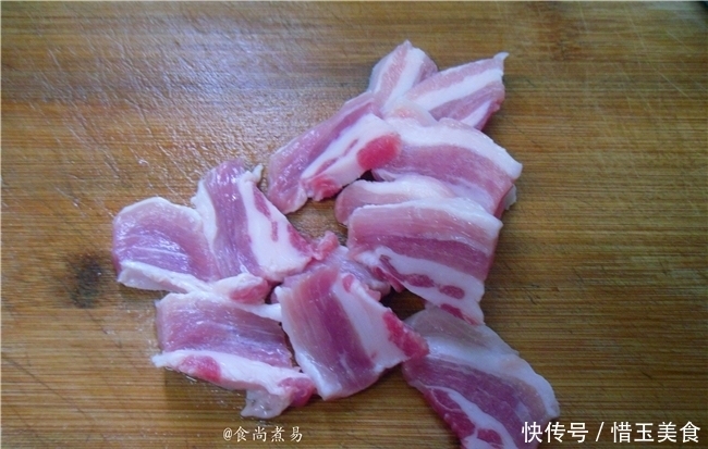 此菜,家人三天两头就想吃,食材丰富一锅出,又香又滑营养足