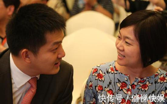 张璇|43岁常昊与51岁张璇,结婚21年,越来越有夫妻相,依旧恩爱如初