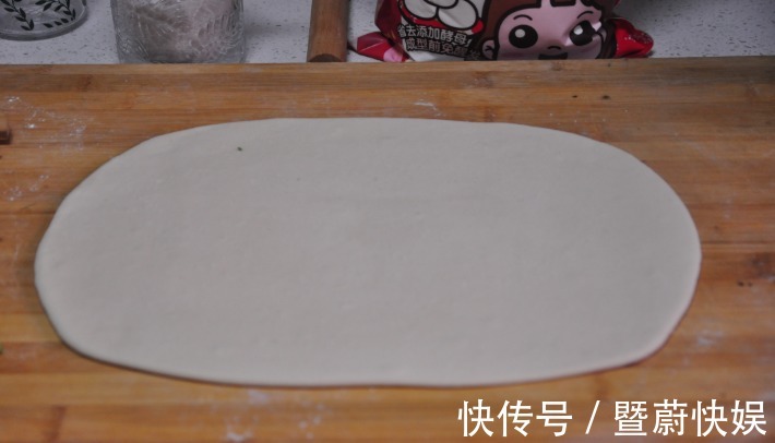 柔软|春天,花10分钟做一笼葱花卷,咸香柔软,好看又好吃