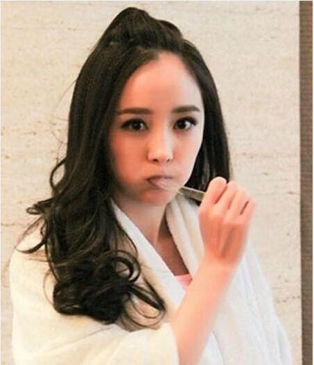 丸子头已经过时,今年流行“苹果头”,让你重返时尚圈!