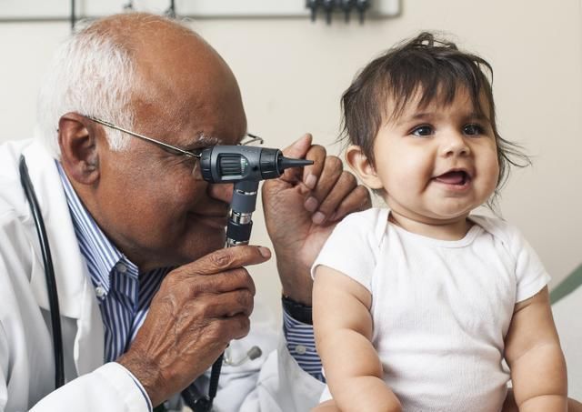 宝妈|孙子吵吵耳朵疼,奶奶扒开孩子耳朵一看,里面的情形很恐怖