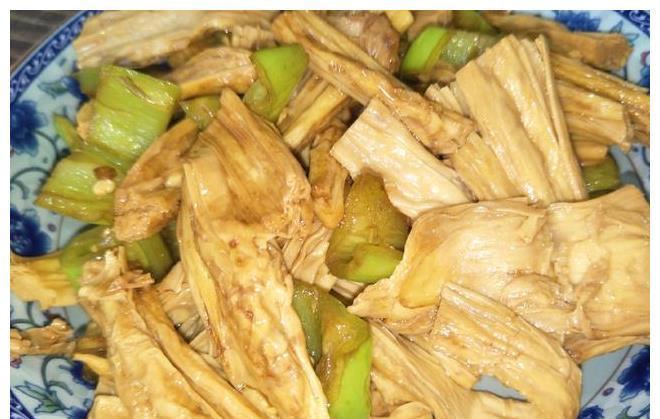 腐竹|泡腐竹时,用冷水还是热水?教你正确做法,以后别乱炒了