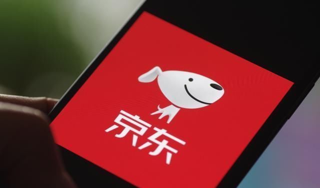 快递员|刘强东曾承诺干满5年买房，如今京东0001号快递员，过得如何