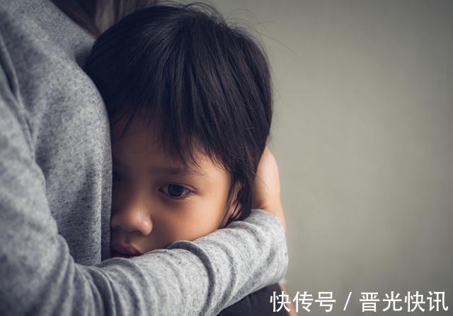 惊醒|公交车上,3岁女孩脱口而出的话,“惊醒”所有人,真是童言无忌