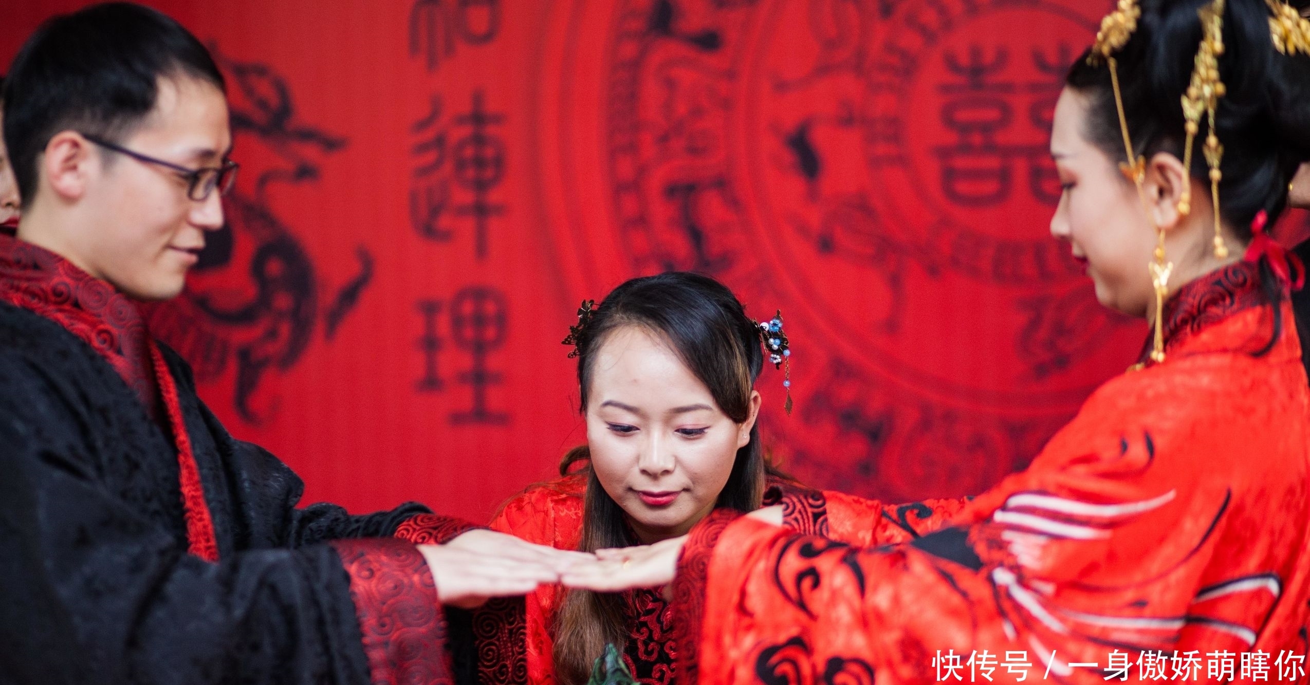 90后小夫妻办汉式周制婚礼 仅花9000元!