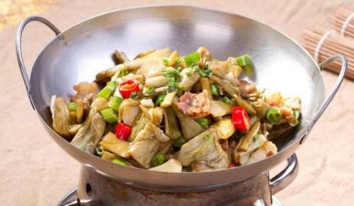 将芋荷梗|冬季，吃萝卜青菜不如它，每天炒一盘，视力好了，不懂吃可惜了