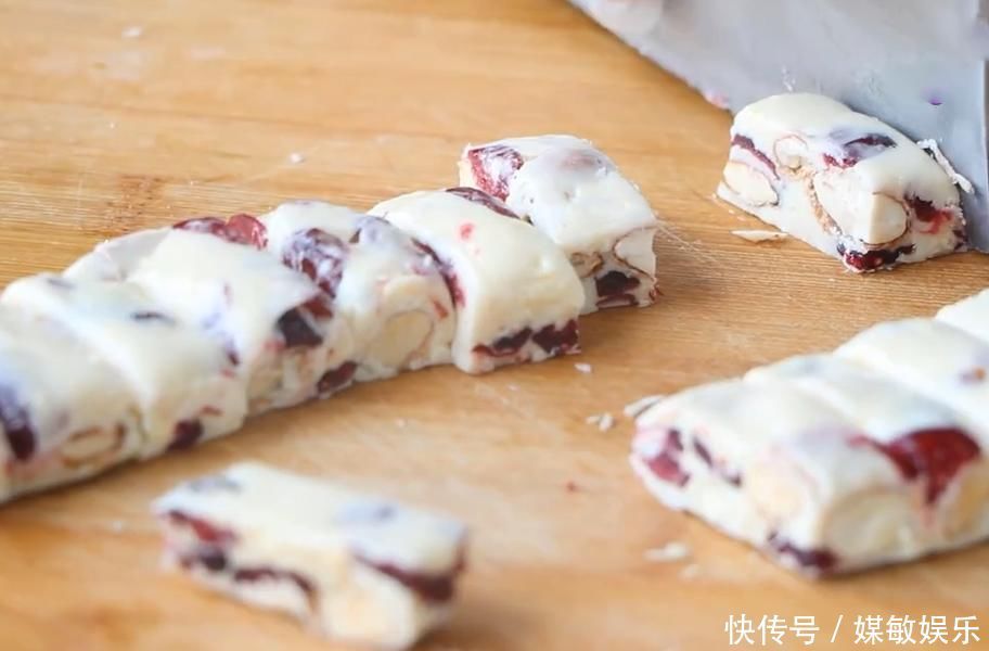 香甜美味的牛轧糖其实很简单，在家做卫生又放心，赶紧学习下吧