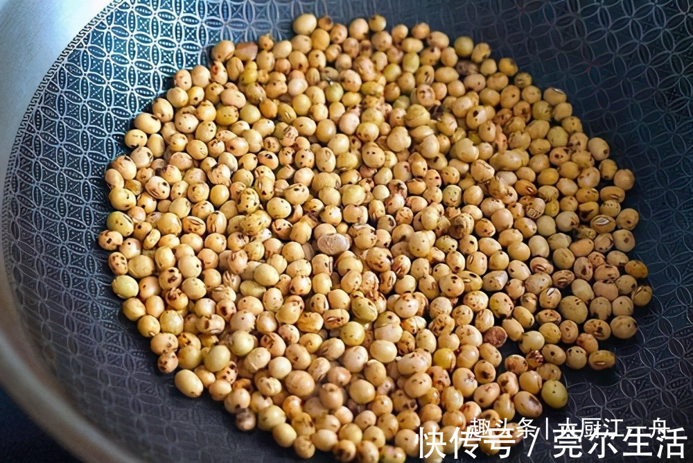 小窍门|炖猪蹄时,牢记“3不放”的小窍门,猪蹄Q弹软烂,好吃不油腻