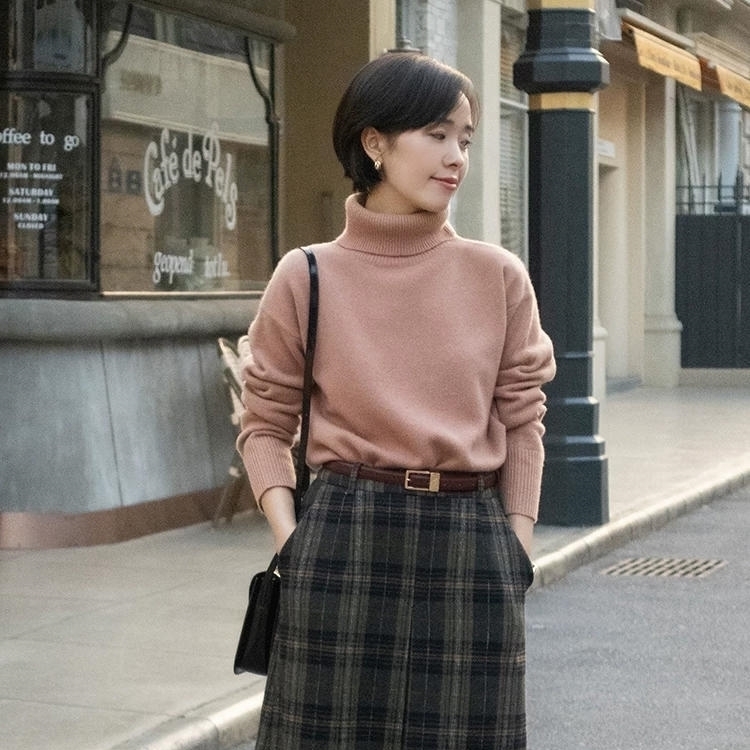 半身裙 30+女性如何摆脱土气感?针织衫搭配半身裙,高级时髦又减龄