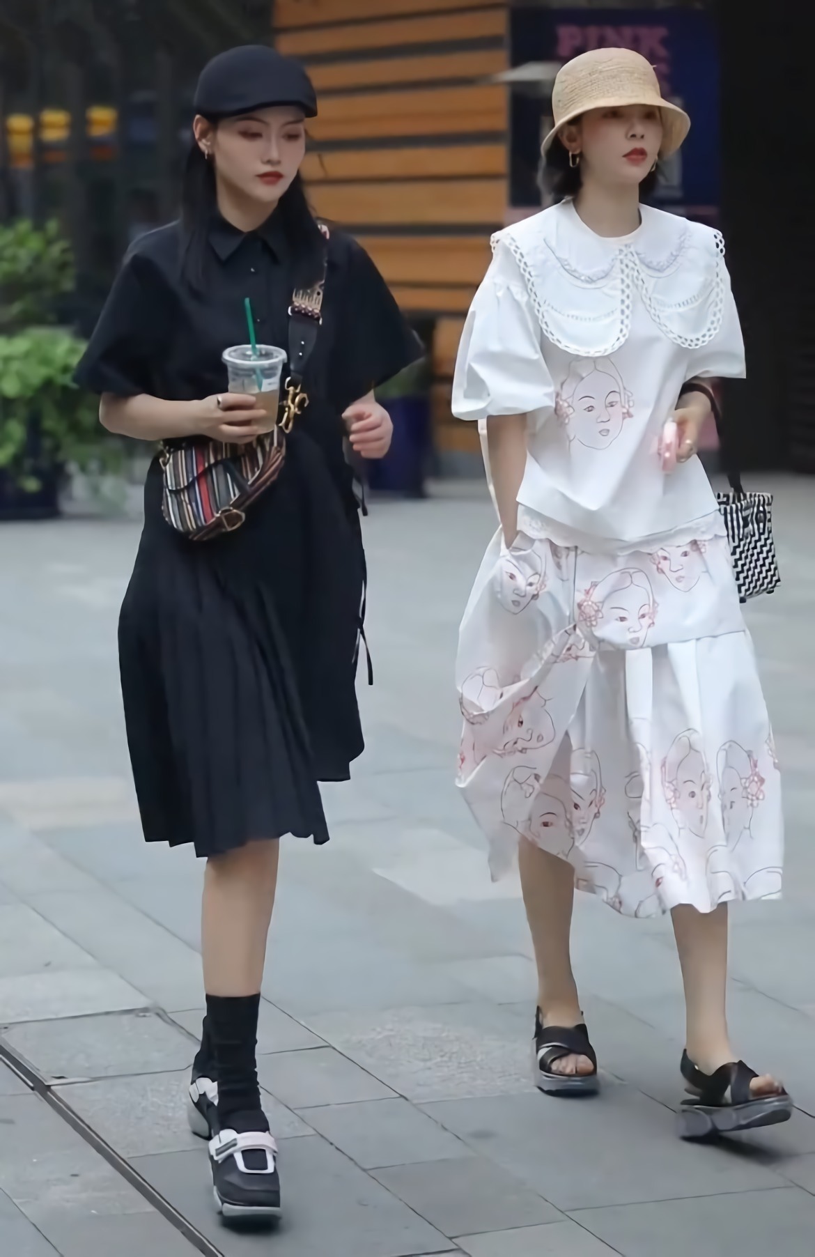 长袜 “老爹凉鞋”配长袜有什么好的,也不嫌热得慌,还是光着脚穿好!