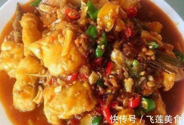 夏季做啤酒焖酥鱼，松软酥香，鱼骨酥烂，孩子吃也不怕被鱼刺卡