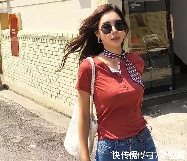 街拍|街拍：高挑乖巧可人的妹子，走心搭配时尚感十足很有看头！