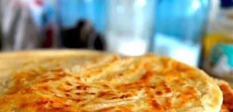 电饼铛烙饼,总是很硬大厨教你一招,软香有层次,放三天都不硬