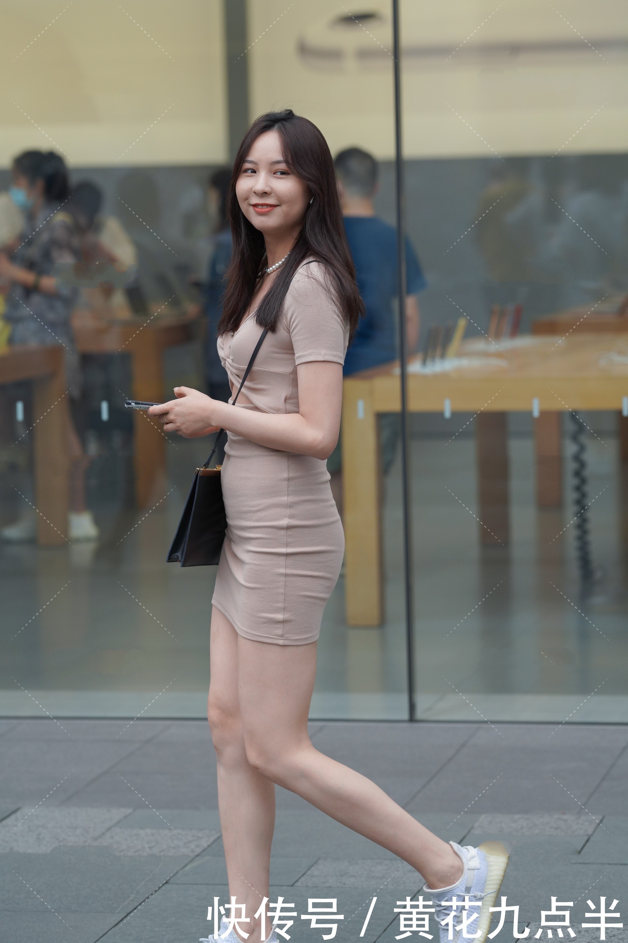 独特|短裙穿出时尚感,展现我们自己的独特魅力