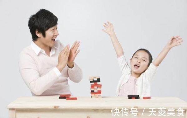 奶爸|地铁上佛系奶爸带娃照片火了,笑翻一片网友:爸爸带娃,活着就好