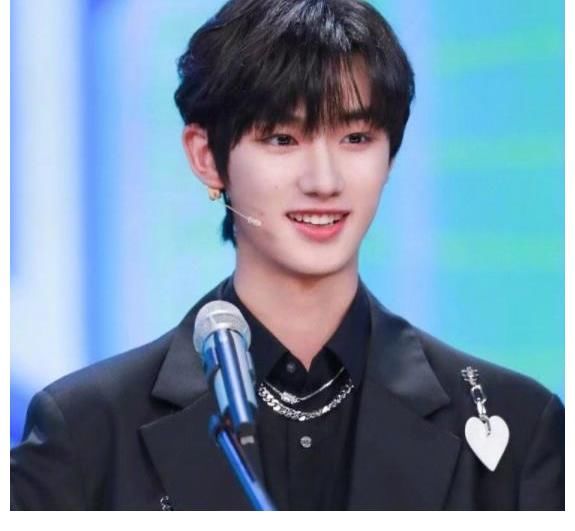 《快本》2021年收视数据，丁程鑫加入后大幅下降，网友直呼尴尬