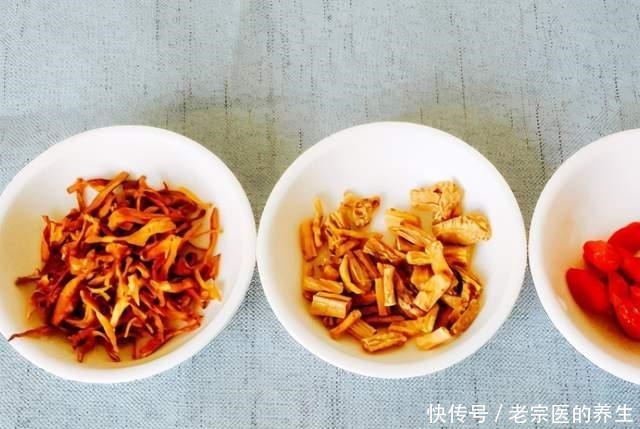 冬天,我常给家人煲这道鸽子汤,健脾润燥又温润,天越冷越要喝!