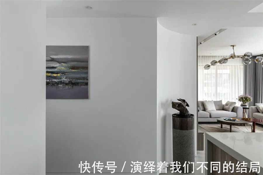 装饰画|210㎡现代简约，挖去墙角、以圆弧取代，让生活更圆滑自在