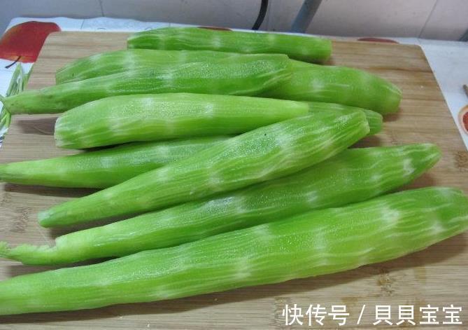 外形长得像莴笋，新鲜的很少有人吃过，晒干后1斤卖40！